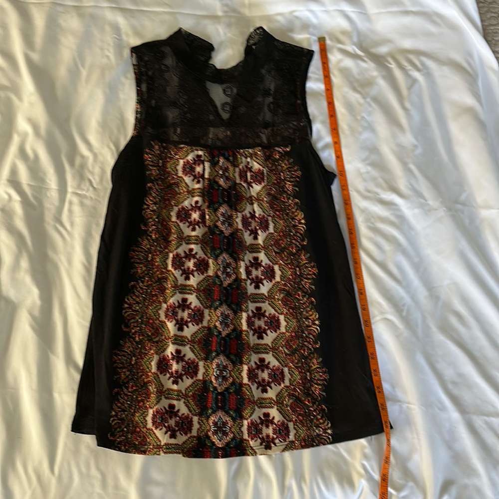 Women’s sleeveless blouse, lace on top